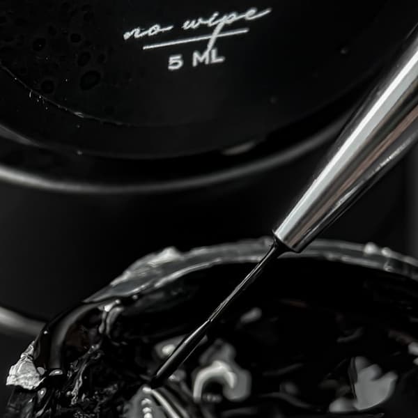 NAILSOFTHEDAY Premium geelimaali Black no wipe - maali ilman tahmeaa kerrosta, 5 ml