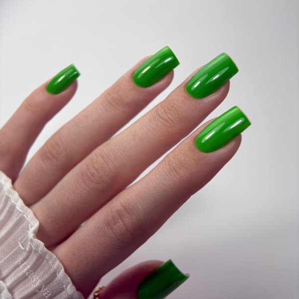 NAILSOFTHEDAY Let's special Green - hybrid lak, 10 ml