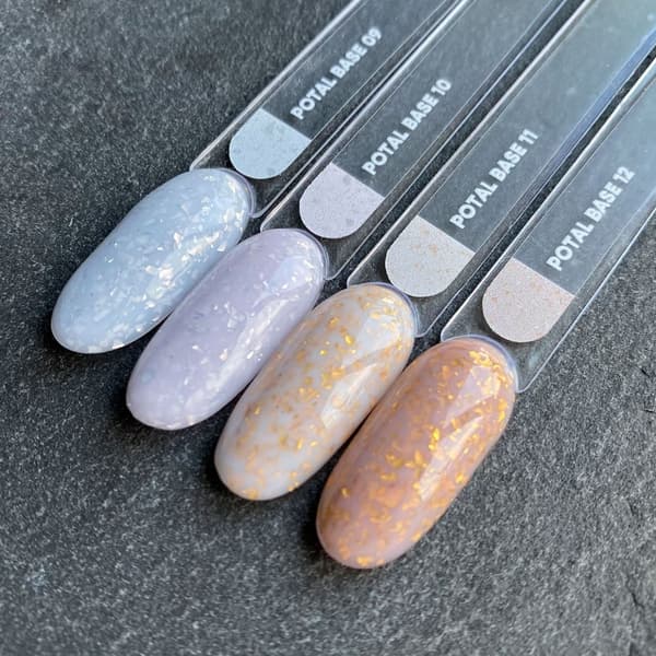 NAILSOFTHEDAY Potal base 12 - beige base med guldflager, 10 ml