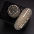 Miniatyrbild 2 av 3: NAILSOFTHENIGHT Reflekterande bas 04 - hybridbas med ""flash""-effekt med beige-mjölkigt glitter, 10 ml