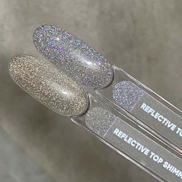 NAILSOFTHEDAY Reflekterende top Shimmer - top med guldreflekterende partikler uden et klæbrigt lag, 10 ml