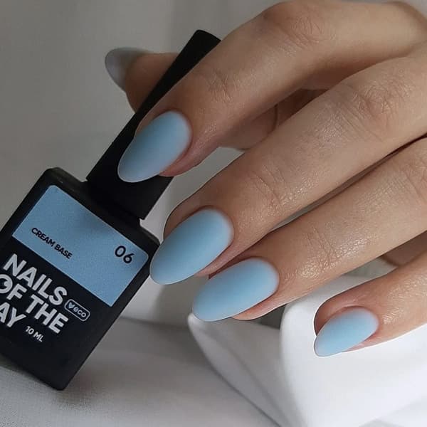 NAILSOFTHEDAY Cremebase 06 - blå base til følsomme negle, 10 ml