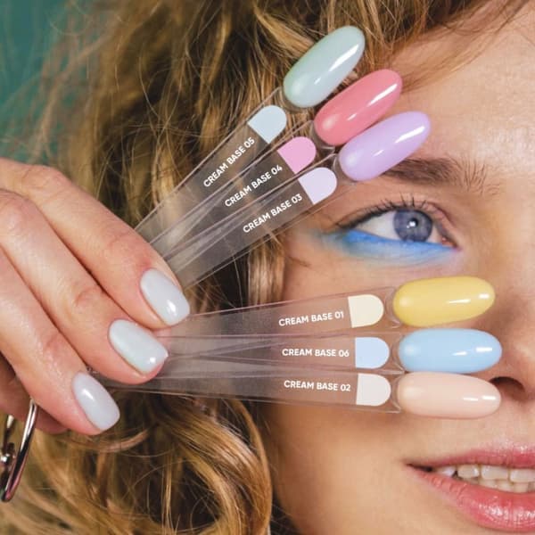 NAILSOFTHEDAY Cremebase 06 - blå base til følsomme negle, 10 ml