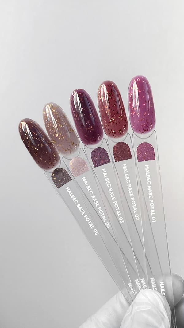 NAILSOFTHEDAY Malbec base Potal 03 - farvet glas mørk lilla hybrid base med guld flager, 10 ml