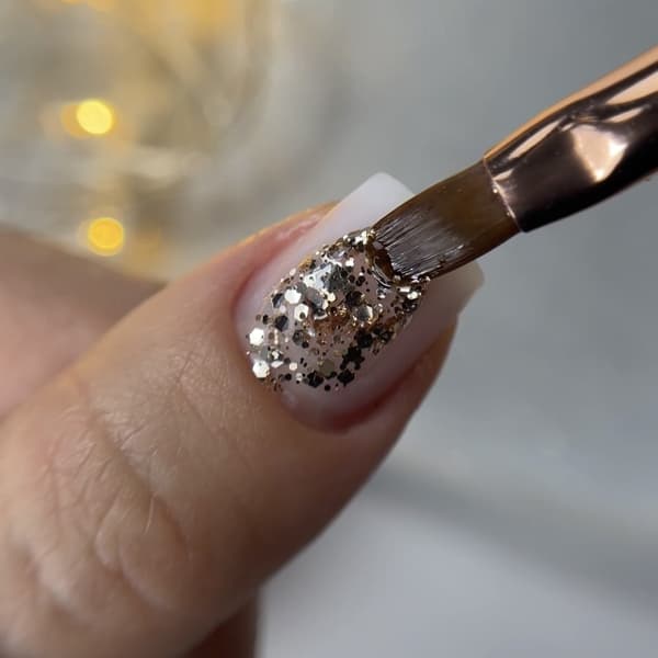 NAILSOFTHENIGHT Glitter gel 02 - guld gel til dekorationer med glitter, 5 g