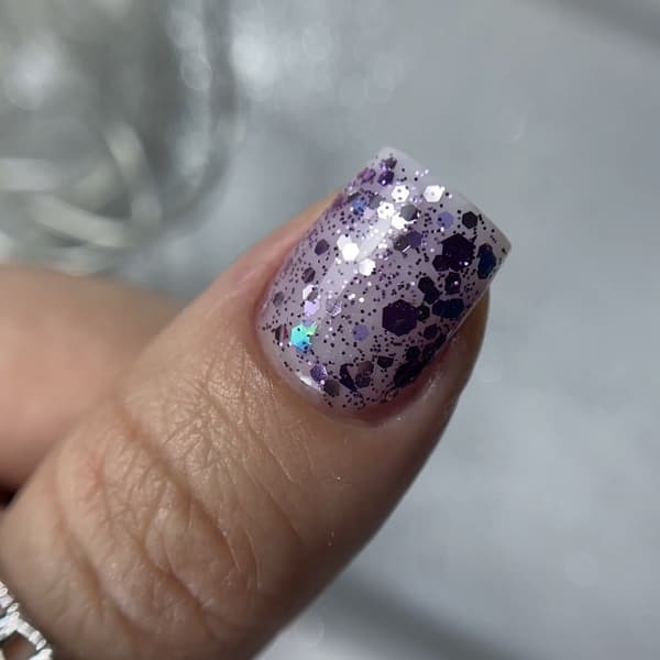 NAILSOFTHENIGHT Dream gel 03 - violetti geeli koristeluun kuusikulmioilla ja glitterillä, 5 g