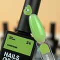 Miniatyrbillede 2 af 5: NAILSOFTHEDAY Cover base NY 24 - semi-transparent limegrøn hybrid base, 10 ml