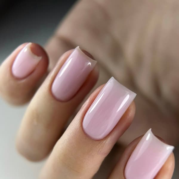 NAILSOFTHEDAY Täckbas NYHET 25 - halvtransparent cool rosa hybridbas, 10 ml