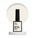 Miniatyrbillede 1 af 4: NAILSOFTHEDAY Let's special Daphne - mælkeagtig med guldflager hybrid lak, 10 ml