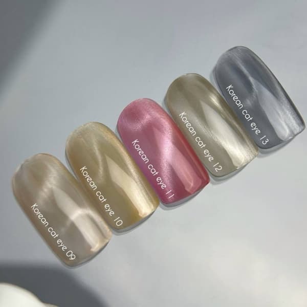 NAILSOFTHEDAY Koreansk kattöga 10 - hybrid nagellack i varmt guld med "cat eye"-effekt, 10 ml