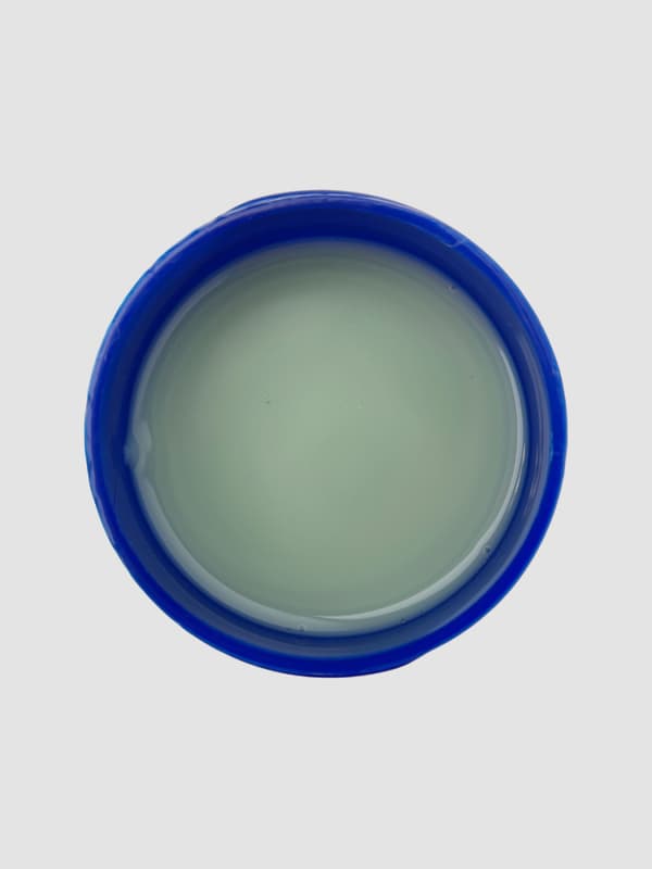 TOUCH Flytande polygel Matcha - dämpad grön halvtransparent flytande akrylgel, 15 ml