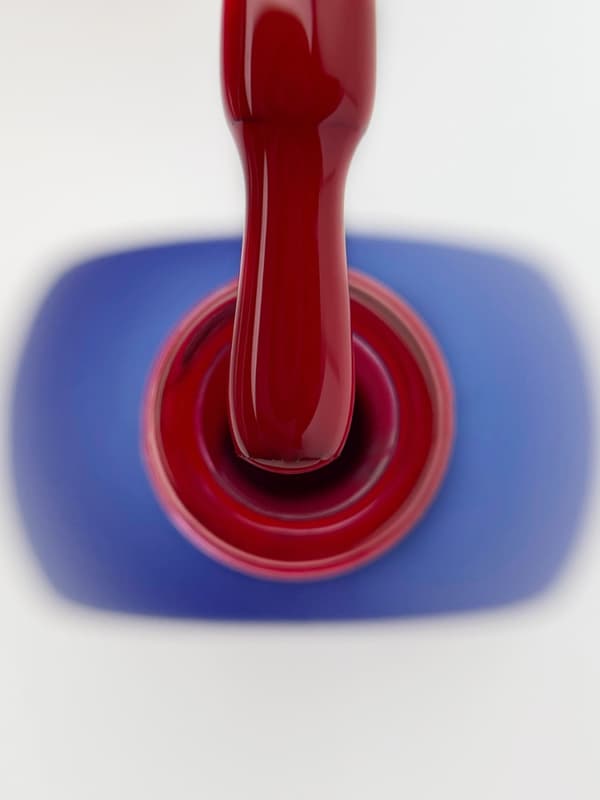 TOUCH gellack 12 - klassisk röd täckande hybridlack, 9 ml