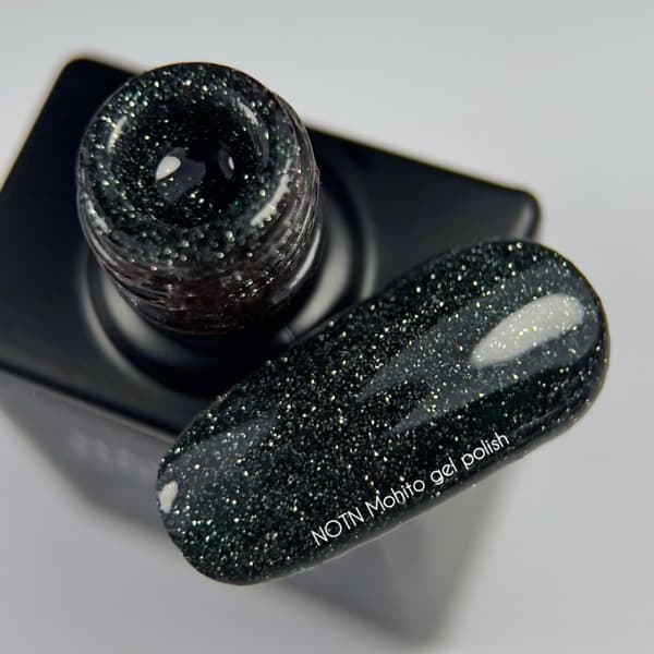 NAILSOFTHENIGHT Mohito - mørkegrøn hybrid neglelak med reflekterende partikler, 10 ml