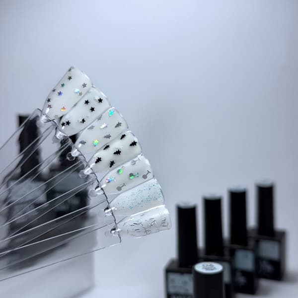 NAILSOFTHEDAY Party topp 10 - transparent topp med holografiska element, inget klibbigt lager, 10 ml.