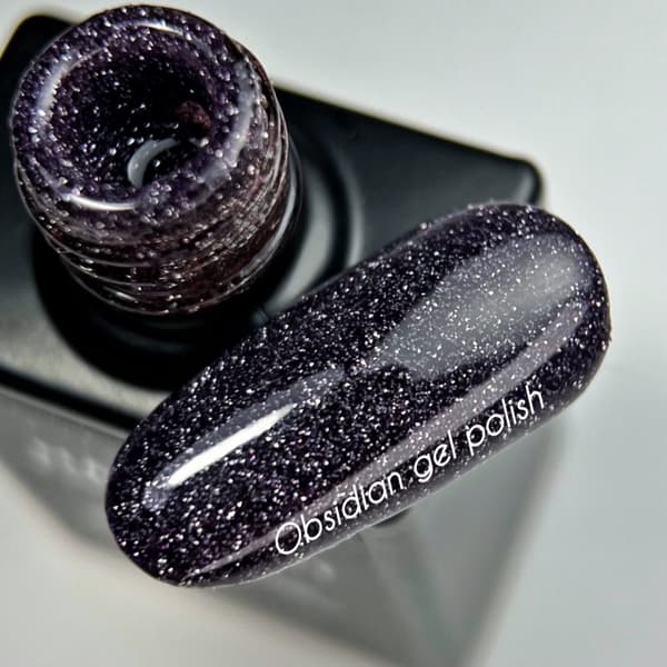 NAILSOFTHENIGHT Obsidian - mörklila hybridnagellack med reflekterande partiklar, 10 ml