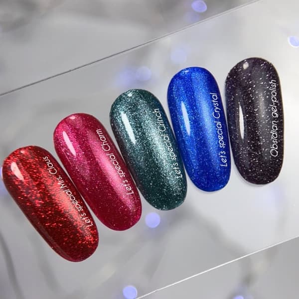 NAILSOFTHEDAY Otetaan erityistä Mrs. Claus - punainen hybridilakka glitterillä, 10 ml