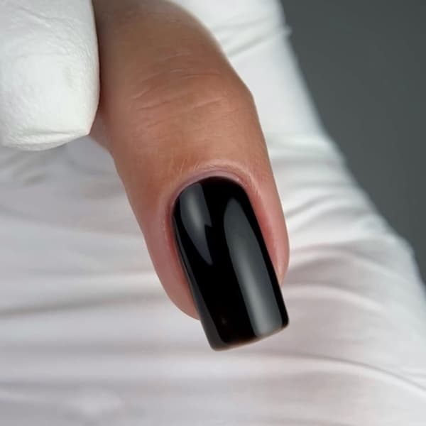 NAILSOFTHEDAY Färg topp 08 - svart topp utan klibbigt lager, 10 ml
