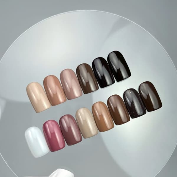 NAILSOFTHEDAY Let's special Mocha Mousse - varm kola-beige hybridlack, 10 ml