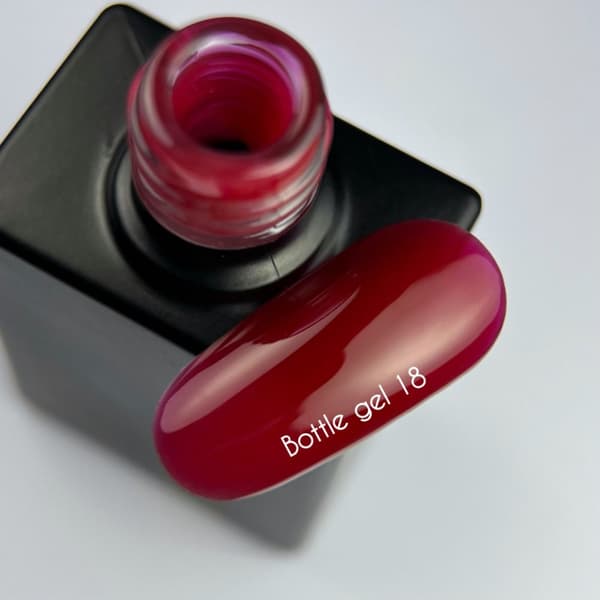 NAILSOFTHEDAY Pullogeeli 18 - punainen vahvistava ja korjaava geeli, 10 ml