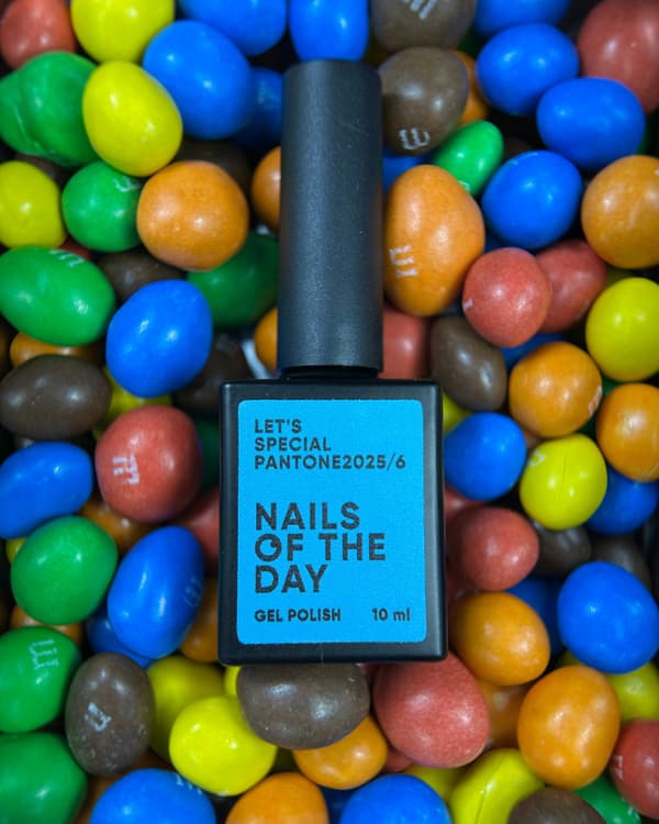 NAILSOFTHEDAY Let's special Pantone 2025/6 - lyseblå hybridlak, 10 ml