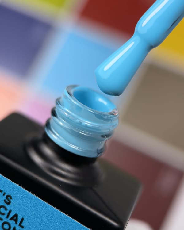 NAILSOFTHEDAY Let's special Pantone 2025/6 - lyseblå hybridlak, 10 ml