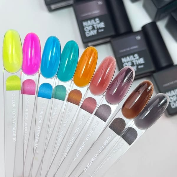 NAILSOFTHEDAY Color top Vitrage 13 - farvet glas turkis hybrid top uden klæbrig lag, 10 ml