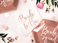 Miniatyrbild 3 av 5: 20 pappersservetter vita med tryck i roséguld "Bride To Be" (33x33 cm) - Rose Gold Bride To Be