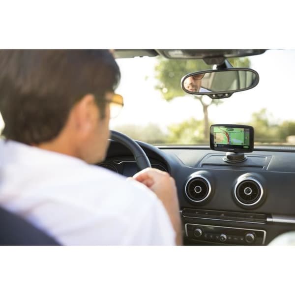TomTom GO Essential 5-tums bil-GPS - Europe 49-kartläggning, integrerat Wi-Fi, handsfreesamtal