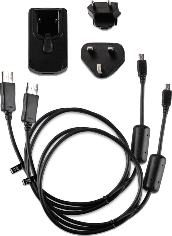 Netoplader inklusive mini- og mikro-USB-kabel og EU- og UK-adapter