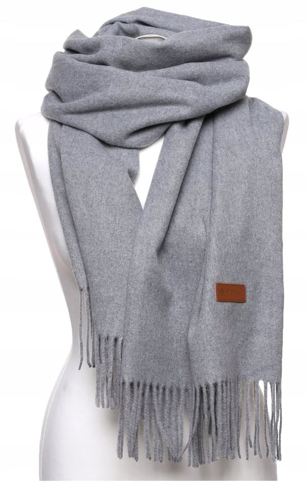 Lämmin huivi hapsuilla Klassinen ja elegantti kylmiin päiviin MORAJ