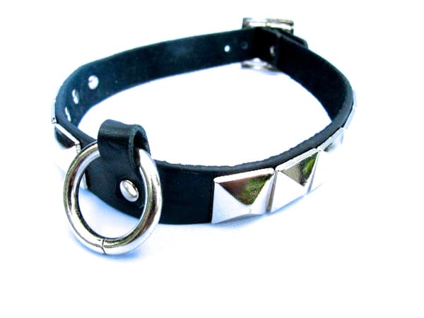 NITHALS BAND MED PYRAMID NITAR OG RING I CENTRE