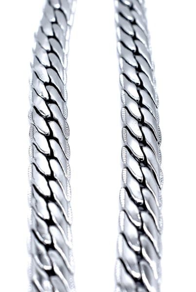Silverfärgade kedjehalsband