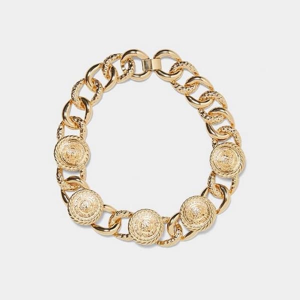 Halsband i guld med vackra berlocker kedja