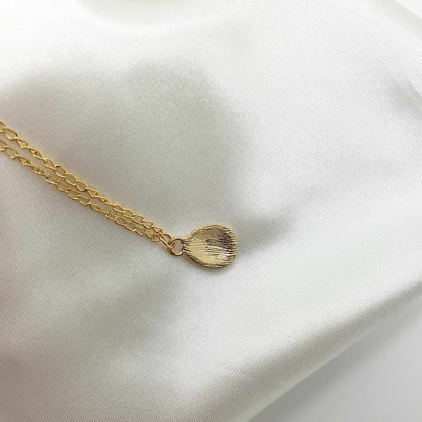 Diamond waterdrop pendant Classical style necklace gold