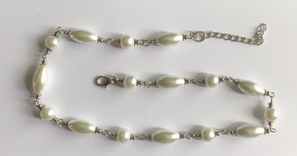 vitt glaspärlor halsband enkel och snygg