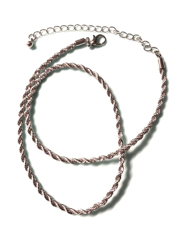 ett halvstel 3D halsband 48 cm