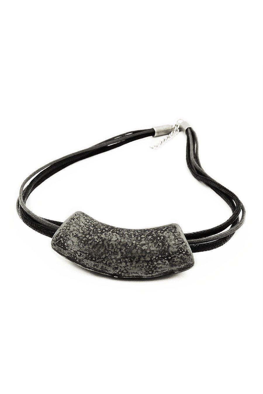 HALSBAND RÖR FLAT BÖJD SILVER-GRÅ 50CM