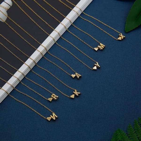 Guldpläterat halsband kedja med hjärta och bokstav