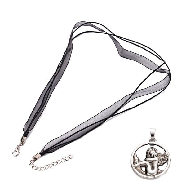 söt ängelberlock med tyg halsband