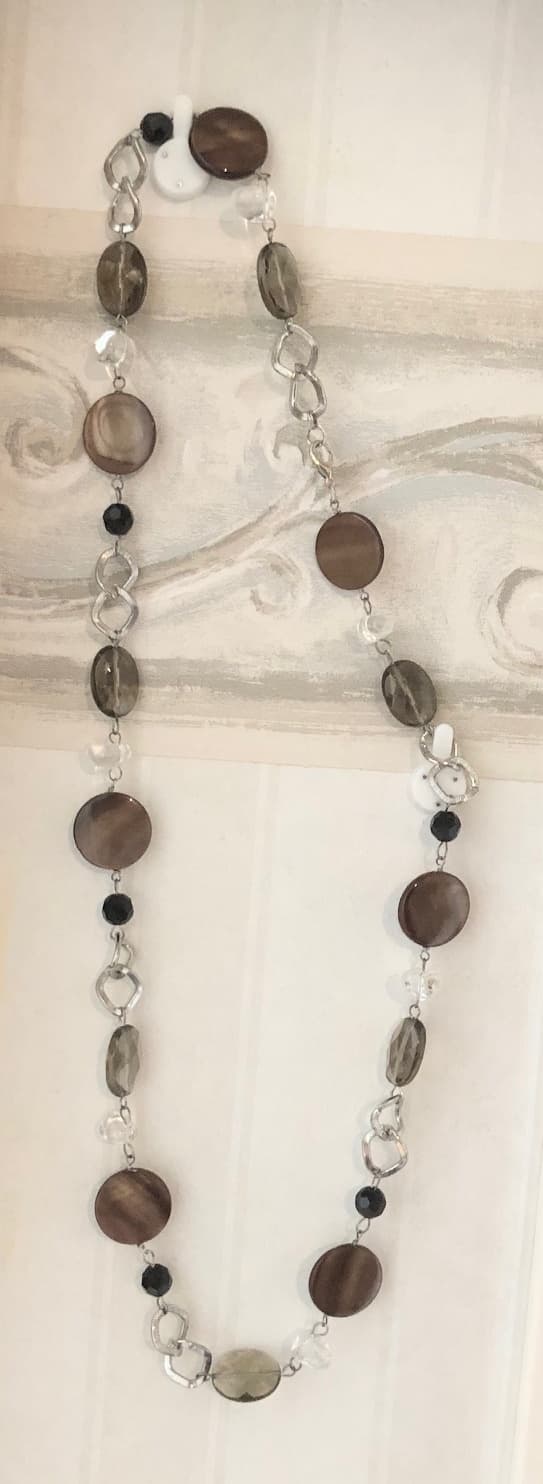 1 halsband kristaller och snäckskals pärlor