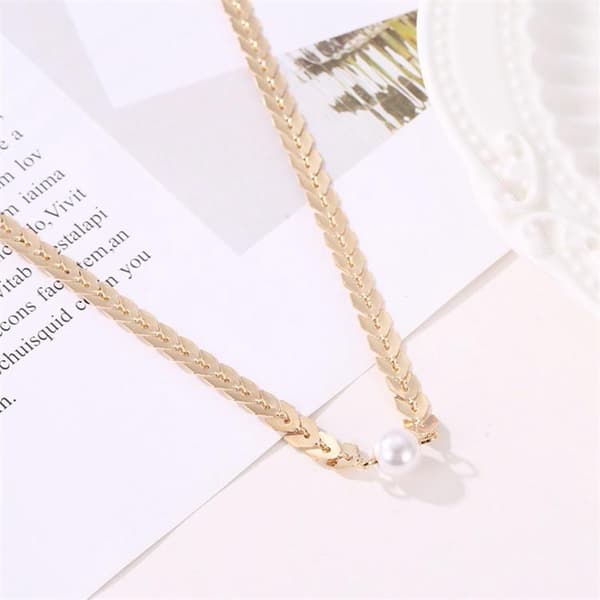 Elegant halsband guldpläterat med pärla nyckelben