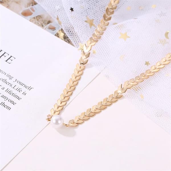 Elegant halsband guldpläterat med pärla nyckelben