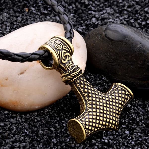 Vikingahalsband Tors Hammare Mjolnir Konstläder Guld