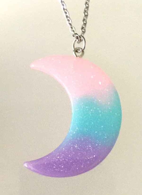 Halsband Måne Rosa/Blå/Lila Glitter Crescent Moon