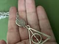 Miniatyrbillede 4 af 4: Halsband Dödsrelikerna Röd Gryffindor Hogwarts