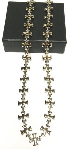 Kors- halsband i Stål (rostfritt), håller färgen livet ut!
