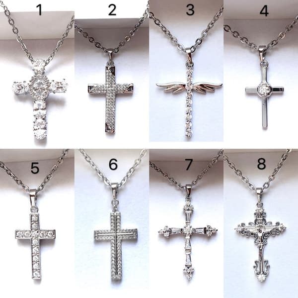 Halsband med Kors hänge(kedja ingår)