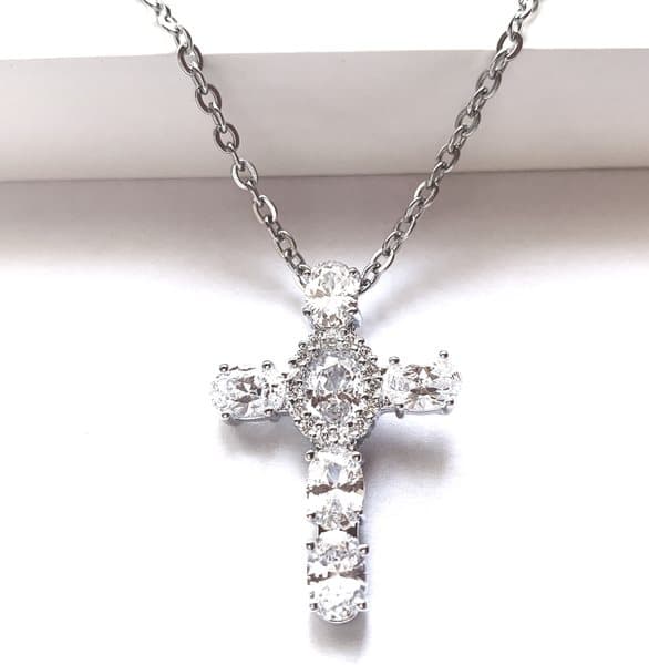 Halsband med Kors hänge(kedja ingår)