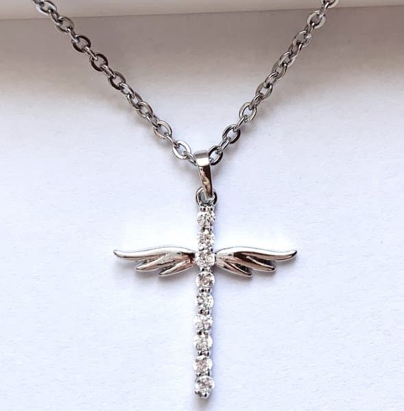 Halsband med Kors hänge(kedja ingår)