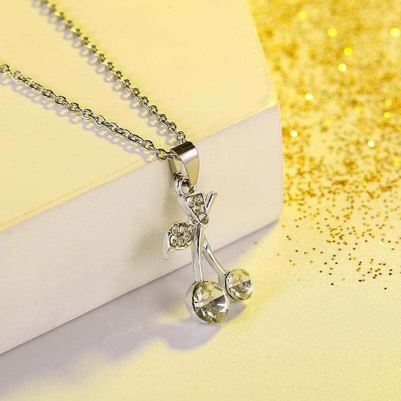 Vackert silverpläterat halsband med körsbär med strass
